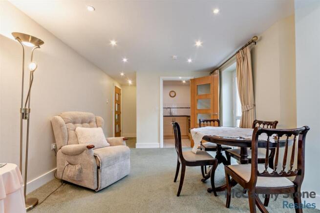 8680401-interior08-800.jpg