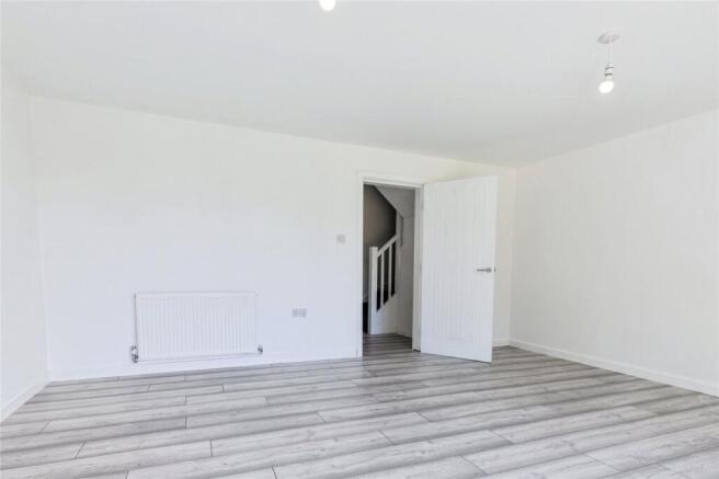 4 bed Detached for sale Image 9