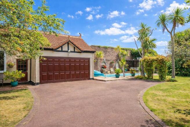Uphill Road North, South Ward - Grand Residence In Prime Location photo 4