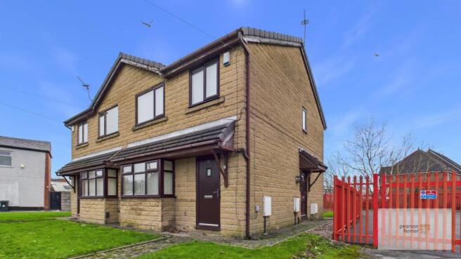 1-bed flat on Brookshaw Street, Chesham,  Bury, £99,950