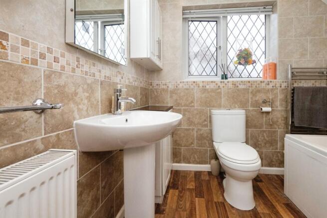 4 bed Detached for sale Image 9
