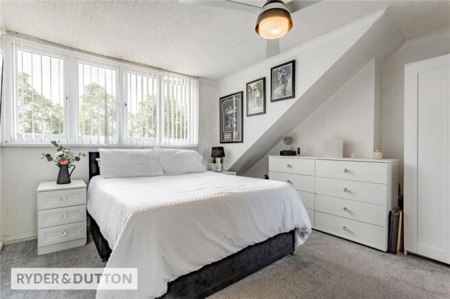 4 bed Detached for sale Image 11