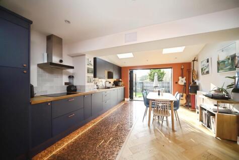 Chelmer Close, Taunton, TA1