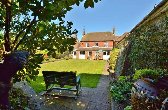 Petworth, West Sussex photo 4