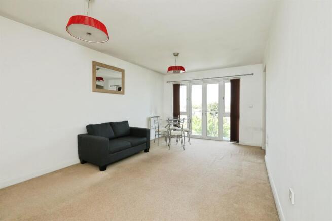 2 bed Flat for sale Image 6