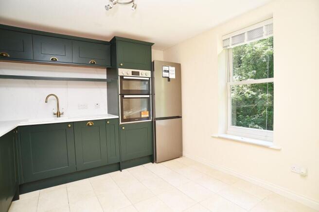 2 bed Flat for sale Image 6