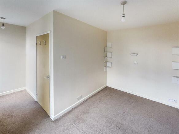 Bedroom 1.jpg