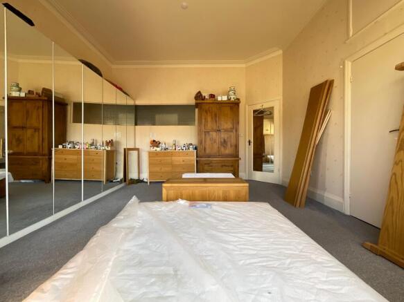 3 bed Apartment for sale Image 11