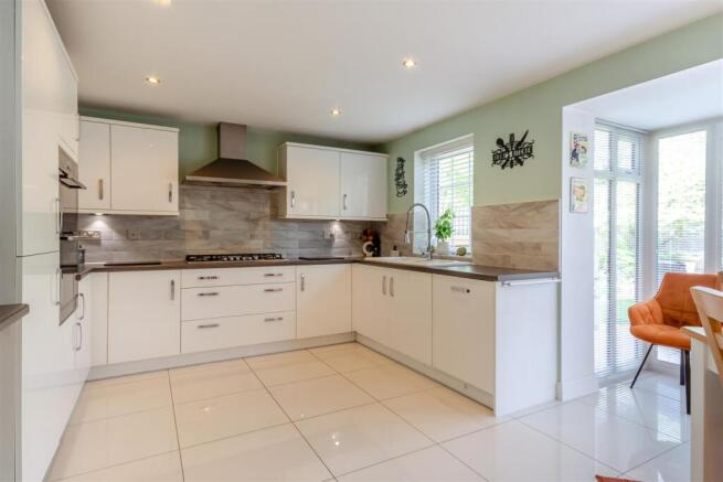 8690582-interior11.jpg