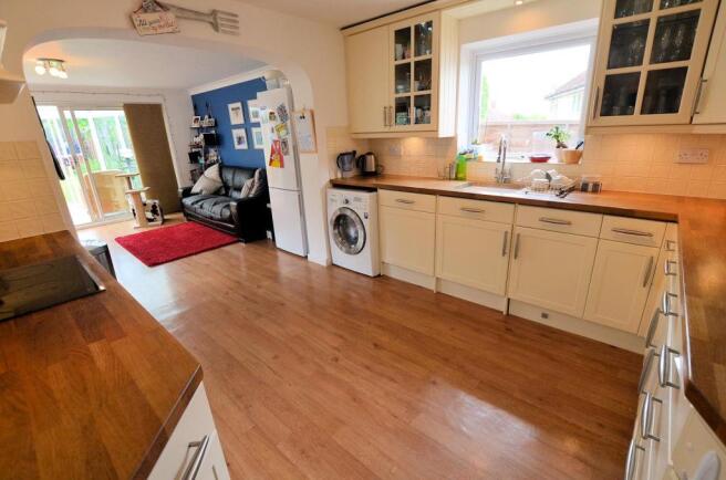 Kitchen 2.jpg
