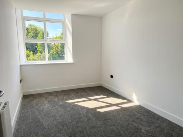 2 bed Apartment to rent Image 4