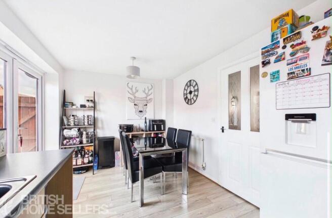 4 bed Semi-Detached for sale Image 4