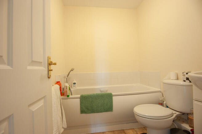 3 bed Town House for sale Image 9