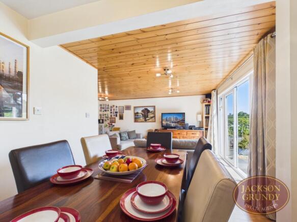 Crescent Lodge