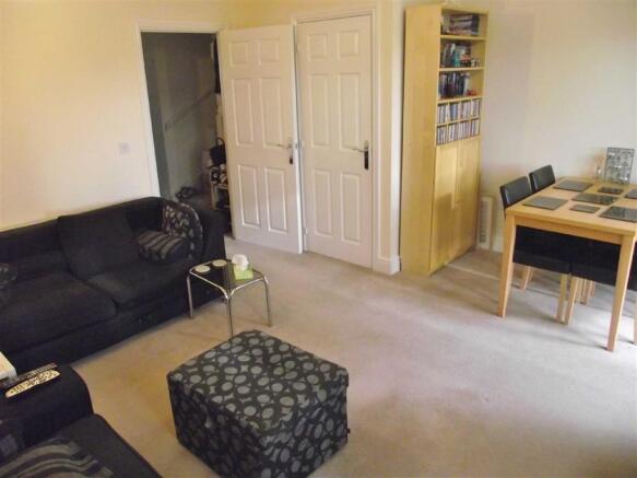 LIVING / DINING ROOM