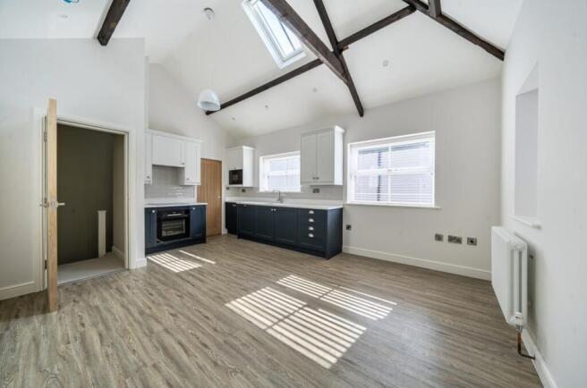 2 bed Mews to rent Image 4