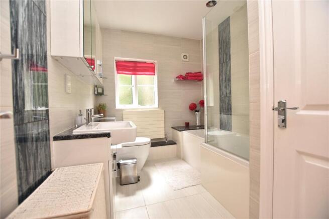 5 bed Detached for sale Image 7