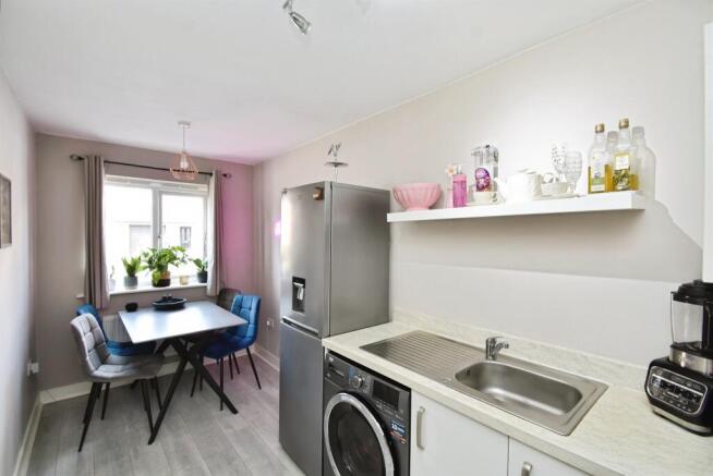 2 bed Semi-Detached for sale Image 6