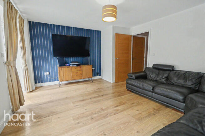 3 bed Semi-Detached for sale Image 7
