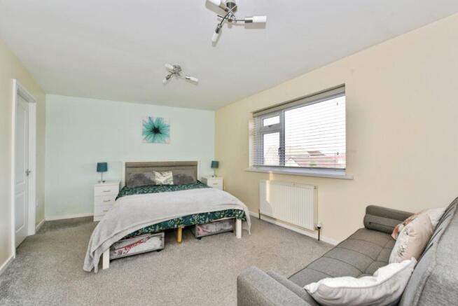 4 bed Detached for sale Image 7
