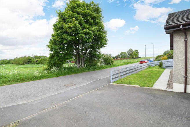 Front Garden & Parkland Opposite