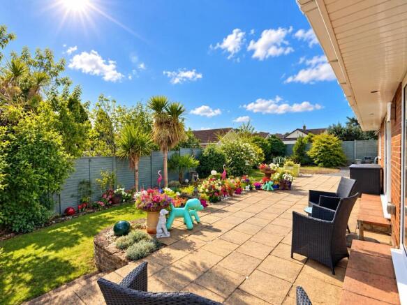 Acacia Avenue photos (9)