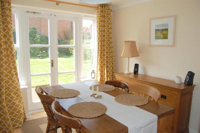 SEPARATE DINING ROOM