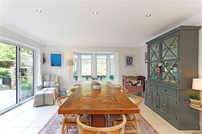 6 bed Detached for sale Image 4