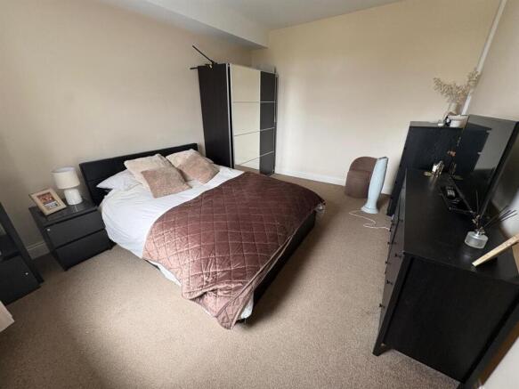 3 bed Terraced for sale Image 9