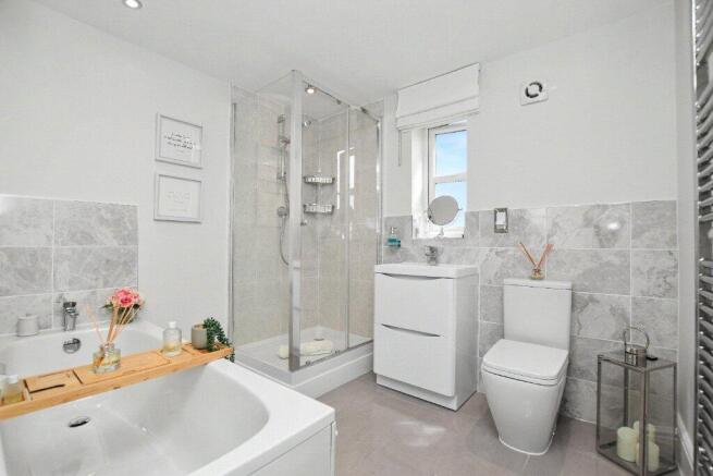 5 bed Detached for sale Image 10