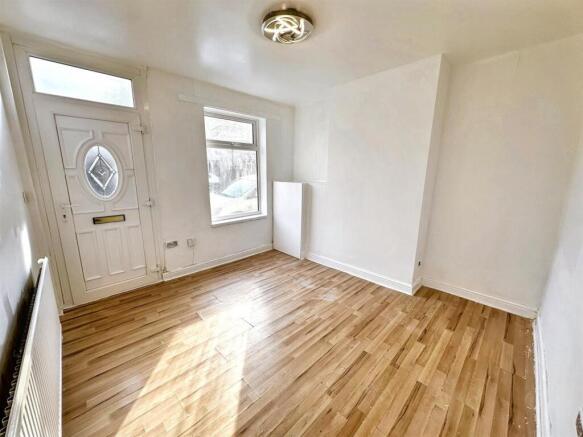 003 Front room.jpg