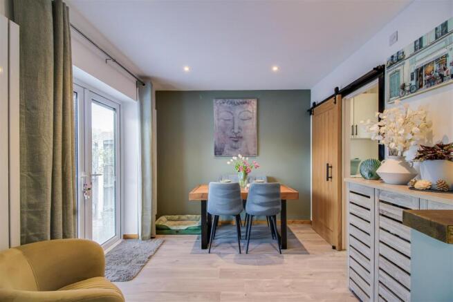 3 bed Semi-Detached for sale Image 6