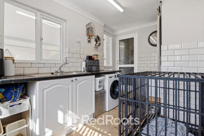 4 bed Semi-Detached for sale Image 9