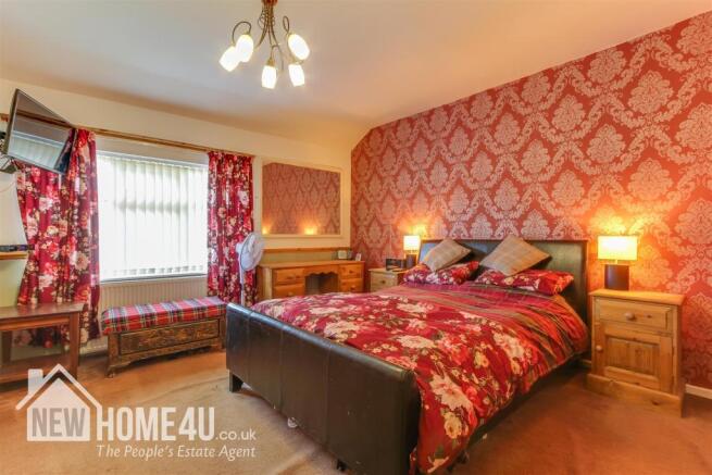 MASTER BEDROOM: