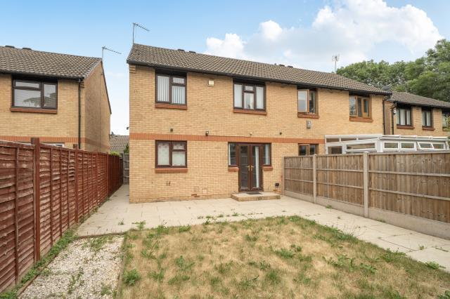 Cobb Close, Datchet, Slough photo 3