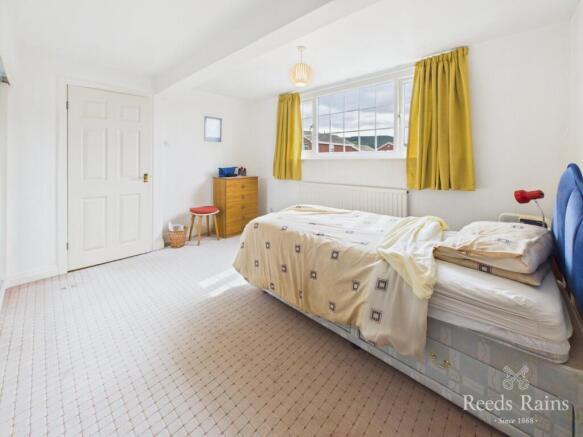 4 bed Detached for sale Image 12