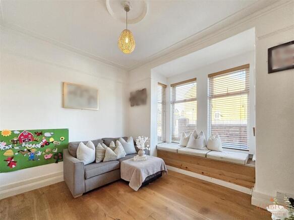 4 bed Detached for sale Image 4