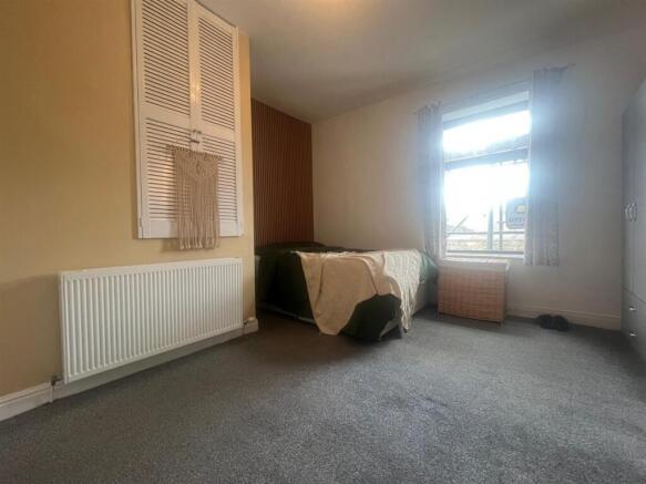 Holgate bed1 3.jpg