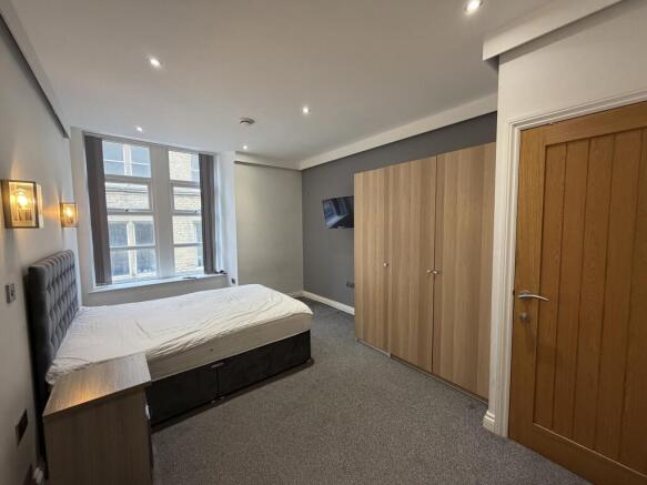 2 bed Apartment to rent Image 5