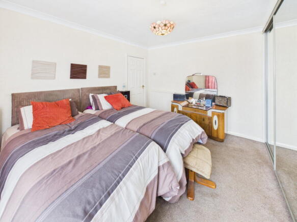 4 bed Detached Bungalow for sale Image 9
