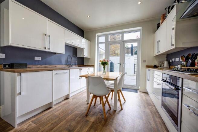 4 bed Terraced for sale Image 9
