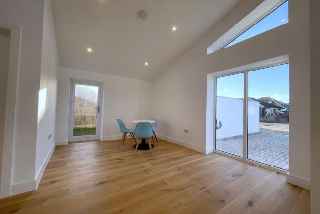 Lounge/dining area