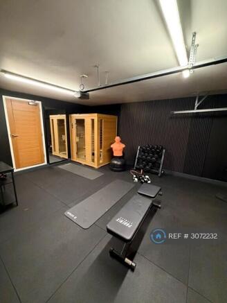 Renovated Garage (Gym Room With Sauna)