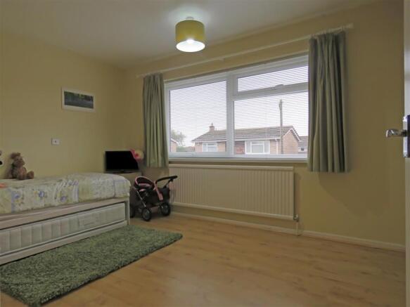 Bedroom 2.JPG