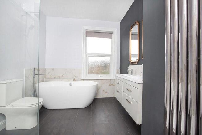 4 bed Terraced to rent Image 6