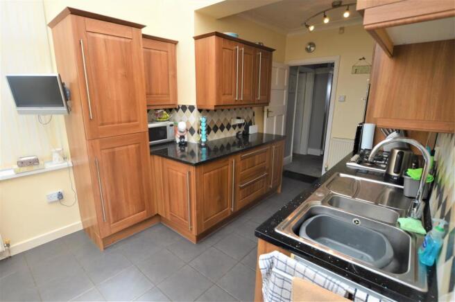 Kitchen2.JPG