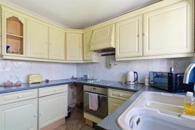 3 bed Semi-Detached Bungalow for sale Image 7