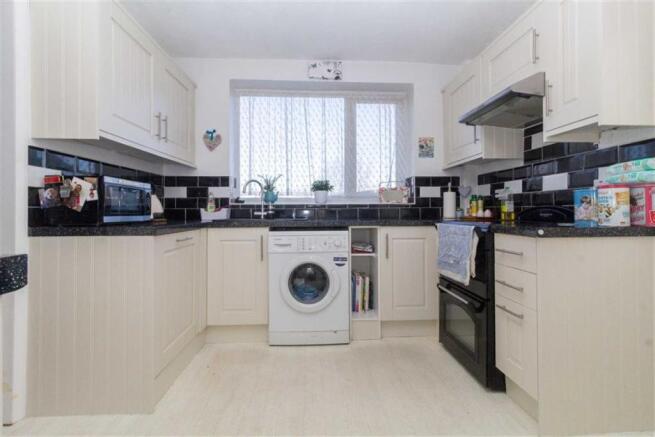 FITTED KITCHEN