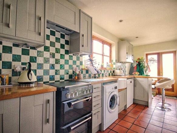 KITCHEN /BREAKFAST ROOM