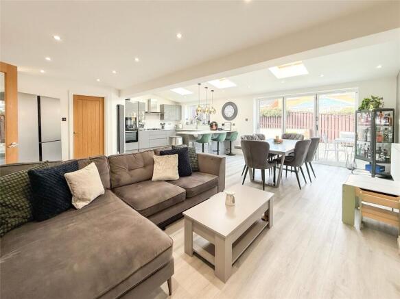 Open Plan Living/Dining Kitchen